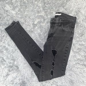 Women’s distressed Levi’s, Black, size 26